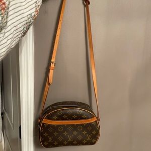 100% authentic Vintage Louis Vuitton crossbody bag